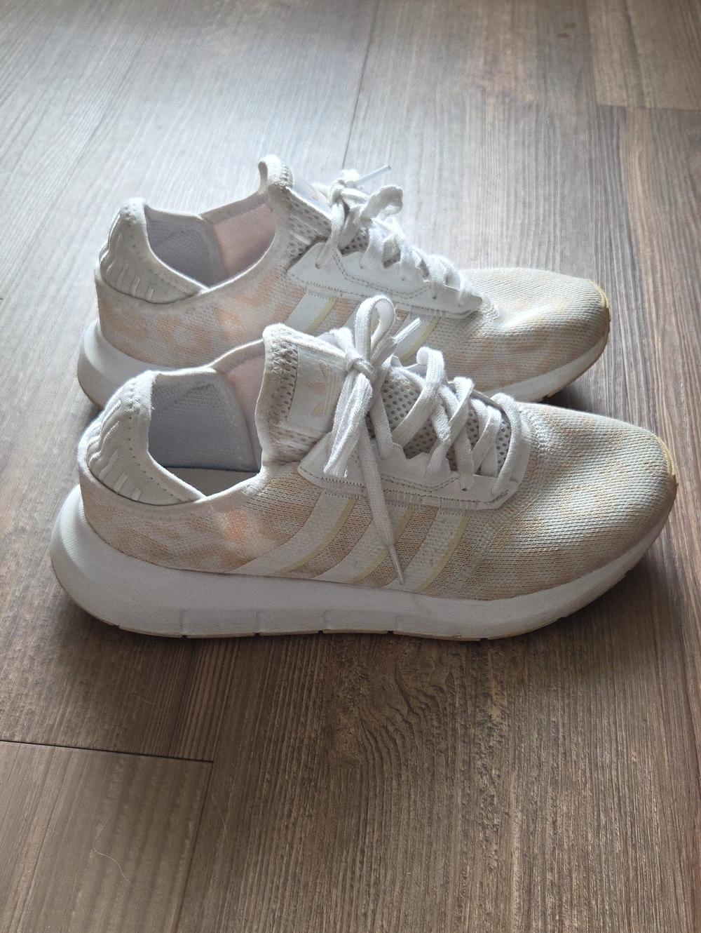 Adidas Swift Run Women’s Lightweight White Cream Knit Sneakers